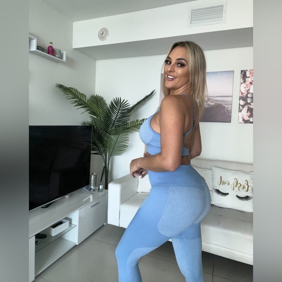 Pretty little thing blue workout top and leggings set - Picture 5 of 10